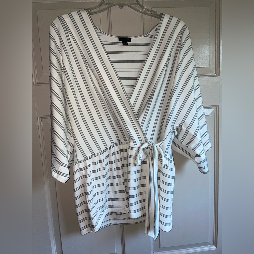 Ann Taylor blouse. Size medium. Never worn